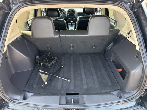 Used 2014 Jeep Compass Latitude image 9