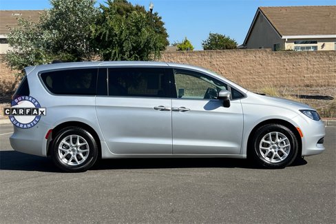 Used 2023 Chrysler Voyager LX image 8