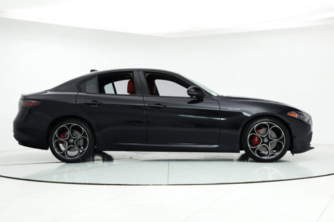 New 2025 Alfa Romeo Giulia w/ Veloce Package Rwd image 7