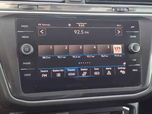 Used 2021 Volkswagen Tiguan SE image 24