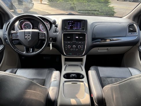 Used 2019 Dodge Grand Caravan SXT image 21