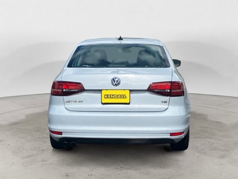 Used 2017 Volkswagen Jetta SE image 5