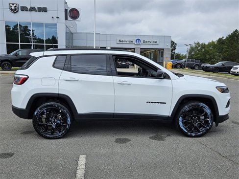 New 2026 Jeep Compass Latitude image 14