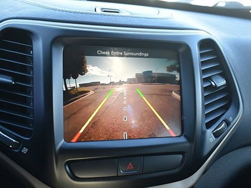 Used 2016 Jeep Cherokee Latitude w/ Comfort & Sound Group image 18