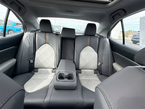 Used 2018 Toyota Camry XLE image 13