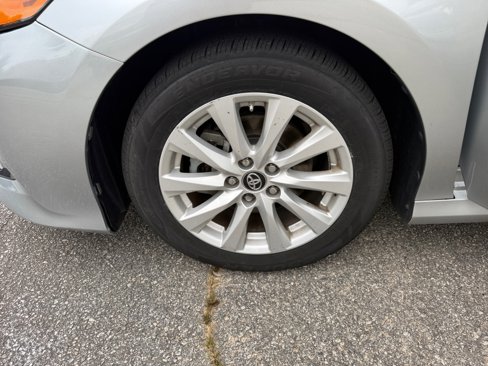 Used 2018 Toyota Camry LE image 31