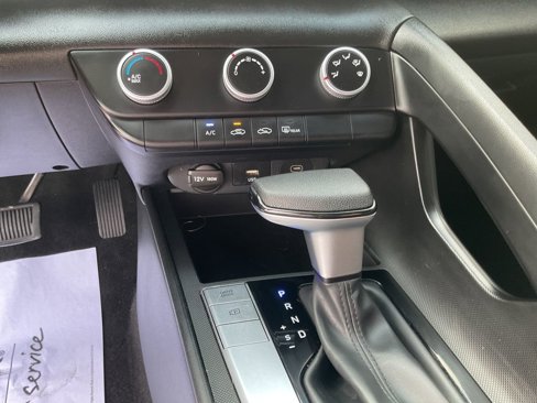 Used 2024 Hyundai Elantra SE image 18