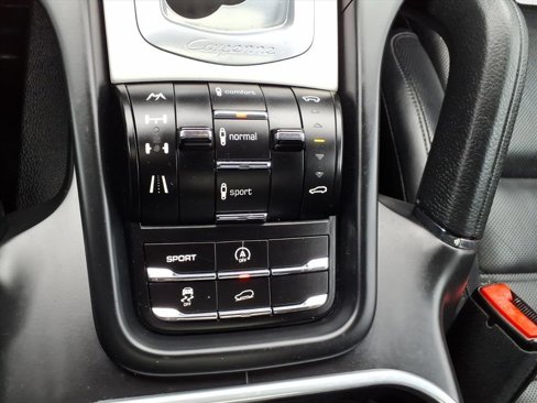 Used 2013 Porsche Cayenne GTS image 21