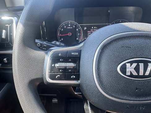 Used 2021 Kia Sorento LX image 8