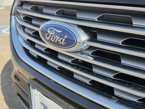 Used 2024 Ford Edge Titanium image 6