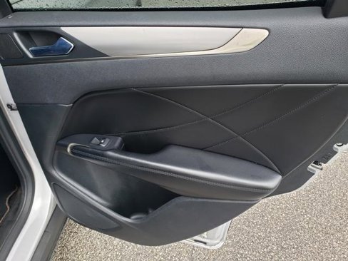 Used 2017 Lincoln MKC Premiere image 17