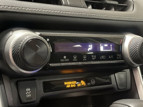 Used 2021 Toyota RAV4 LE image 11