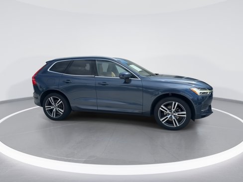 Used 2018 Volvo XC60 T5 Momentum w/ Vision Package image 10