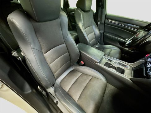 Used 2018 Honda Accord Sport image 28