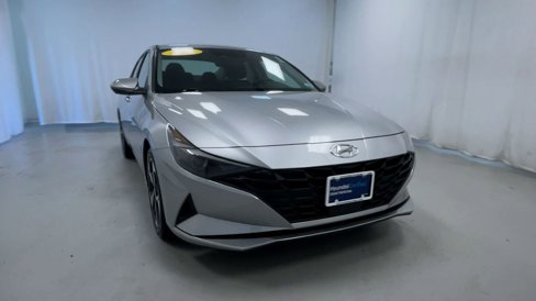 Used 2023 Hyundai Elantra SEL w/ Convenience Package image 3