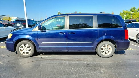 Used 2012 Chrysler Town & Country Touring w/ Entertainment Group #1 image 5
