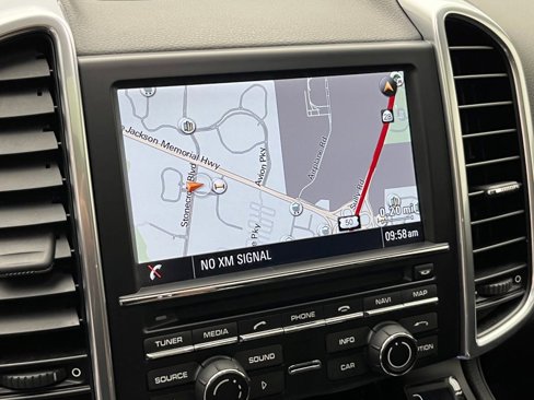 Used 2015 Porsche Cayenne S image 23