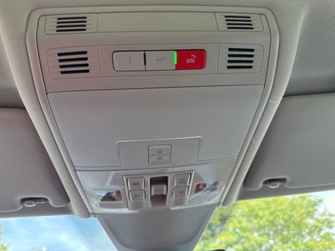 Used 2020 Volkswagen Tiguan SEL image 29