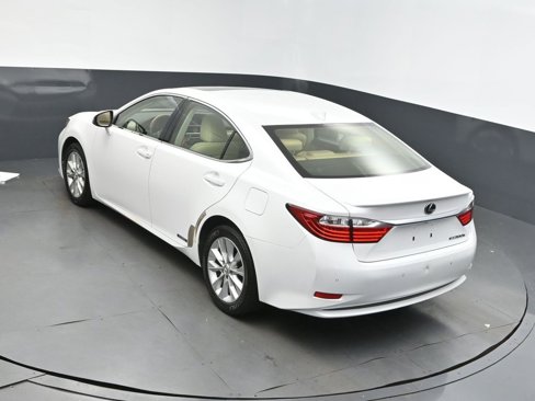 Used 2015 Lexus ES 300h image 31