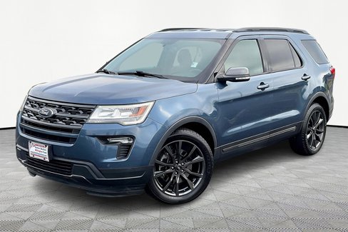 Used 2018 Ford Explorer XLT w/ Equipment Group 202A image 2