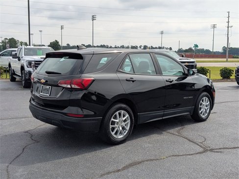 Used 2023 Chevrolet Equinox LS image 3