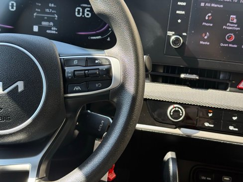 Used 2023 Kia Sportage LX image 9