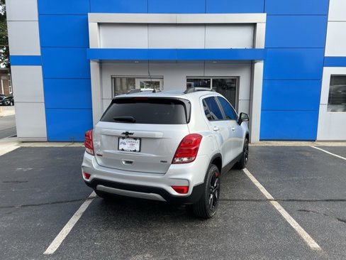 Used 2022 Chevrolet Trax LT w/ Redline Edition image 6