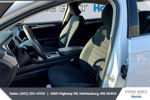 Used 2019 Ford Fusion SE image 18