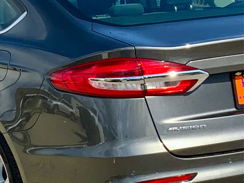 Used 2019 Ford Fusion SE image 16