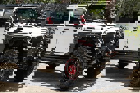 Used 2017 Jeep Wrangler Unlimited Sahara w/ Connectivity Group image 11