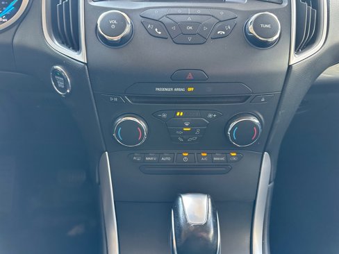 Used 2018 Ford Edge SEL image 25