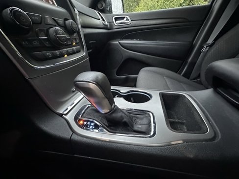 Used 2018 Jeep Grand Cherokee Laredo image 15