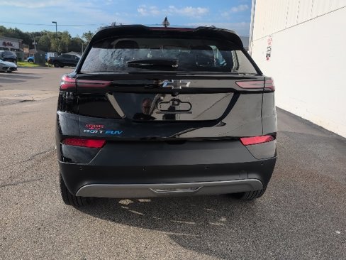 Used 2023 Chevrolet Bolt EUV LT w/ Comfort Package image 6