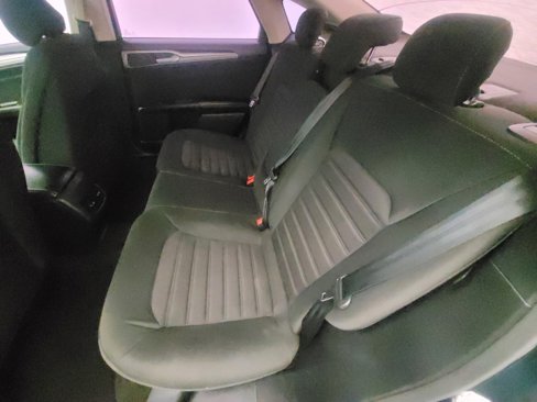 Used 2020 Ford Fusion SE image 18