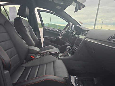 Used 2020 Volkswagen GTI SE image 10