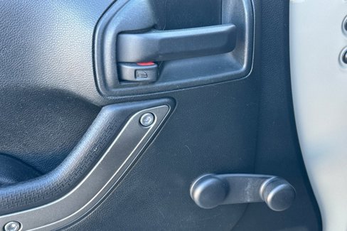 Used 2018 Jeep Wrangler Unlimited Sport w/ Connectivity Group image 12