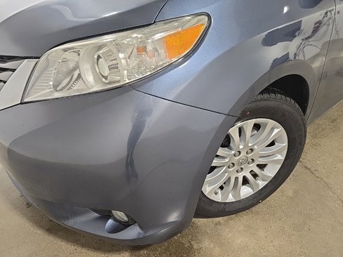 Used 2015 Toyota Sienna XLE image 21