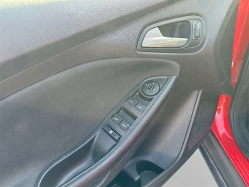 Used 2015 Ford Focus SE image 13