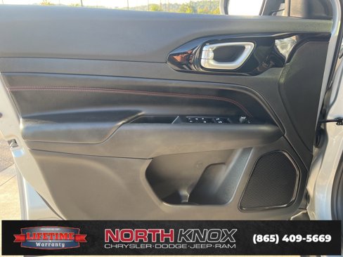 Used 2024 Jeep Compass Trailhawk image 6