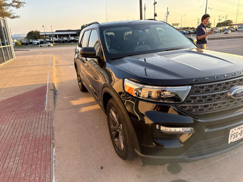Used 2021 Ford Explorer XLT w/ Equipment Group 202A image 5
