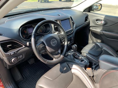 Used 2020 Jeep Cherokee Trailhawk image 8