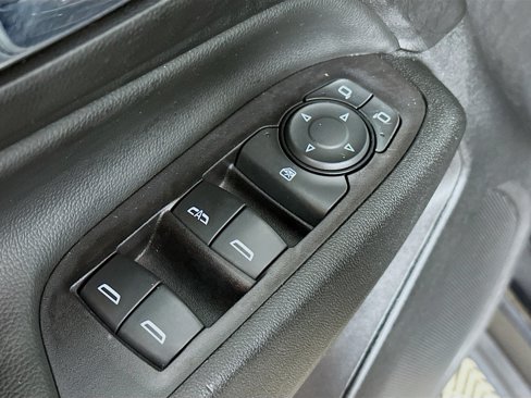 Used 2019 Chevrolet Equinox LT image 18