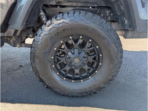 Used 2021 Jeep Gladiator Sport image 25