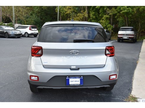 New 2025 Hyundai Venue SE image 4