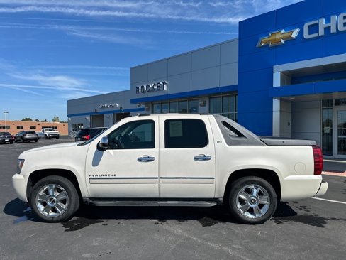 Used 2010 Chevrolet Avalanche LTZ image 8