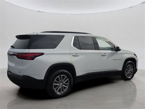 Used 2023 Chevrolet Traverse LT w/ Rear Camera Mirror Package image 3