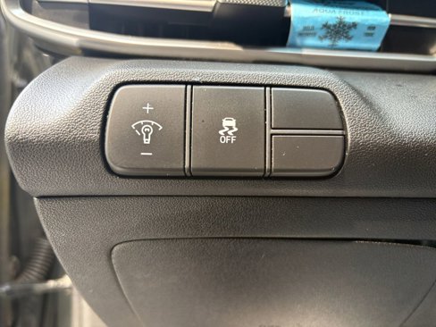 Used 2024 Hyundai Elantra SEL image 4