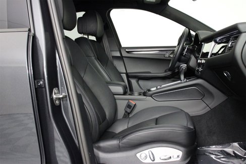 Certified 2025 Porsche Macan image 31