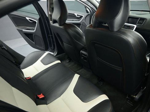 Used 2016 Volvo S60 T5 Cross Country Platinum image 37