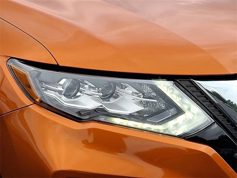 Used 2019 Nissan Rogue SL w/ Premium Package image 9